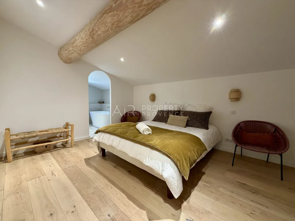 Chambres - Villa Rénovée avec Piscine à Cadenet