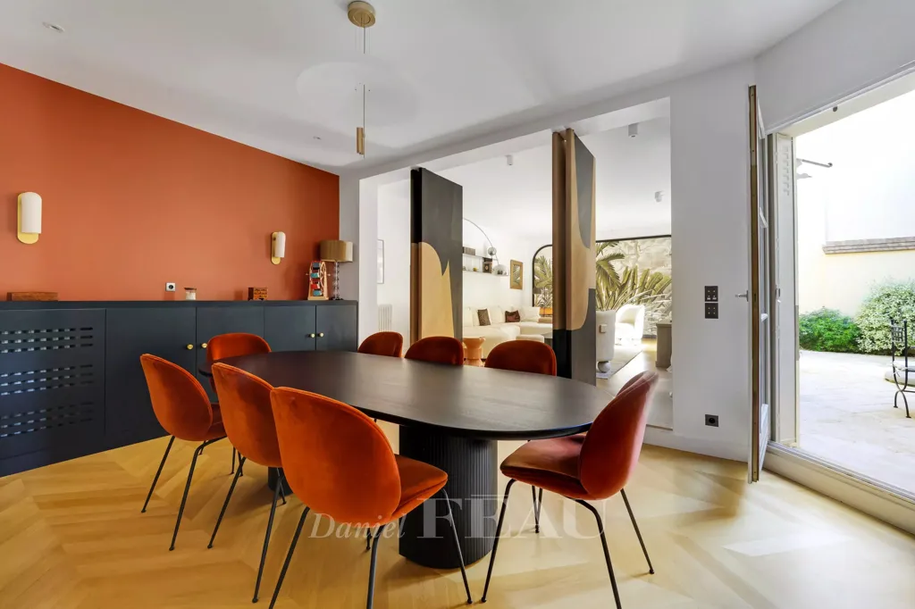 Salle à manger - Maison Familiale avec Jardin Paysagé à Versailles
