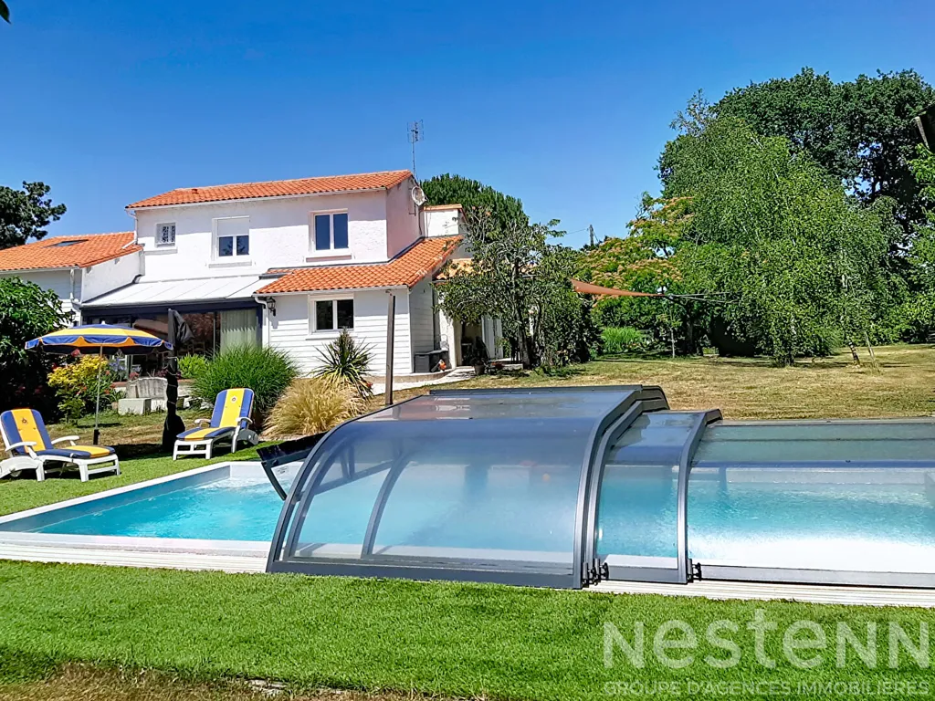 Piscina - 10-Piece Villa with Pool in Saujon