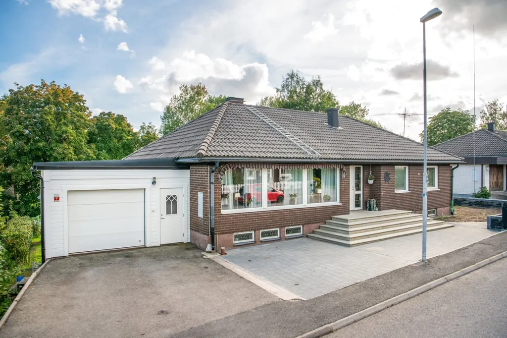 Extérieur - Souterrain Villa with Garden on Quiet Street