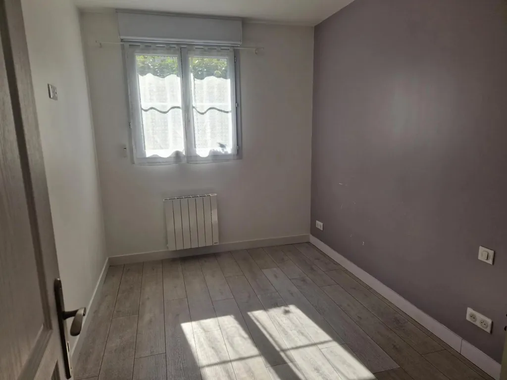 Rooms - 2-Bedroom Flat with Private Garden in Thiais Centre