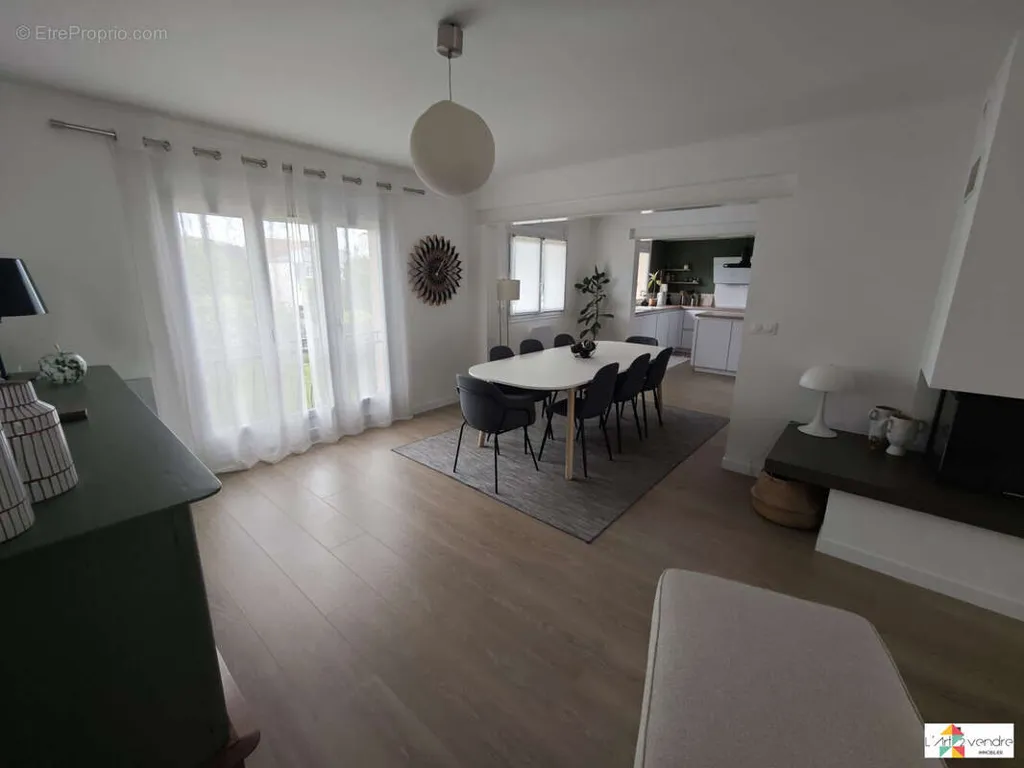 Salle à manger - Maison Luxueuse avec Jardin à Pontault-Combault