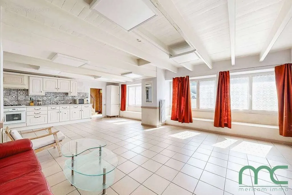 Elutuba - House with Potential in La Mothe Achard