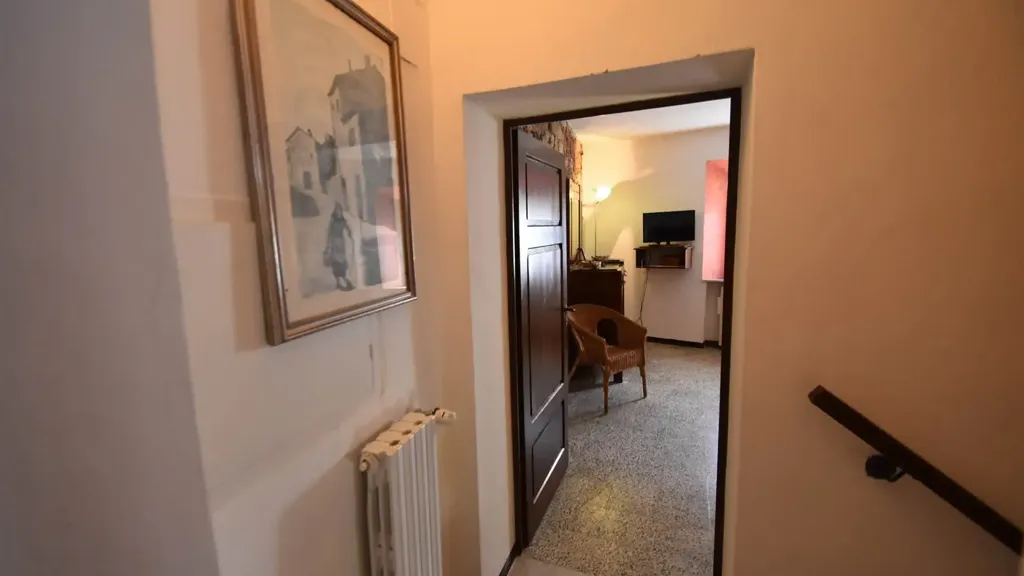 Esik - Tuscan-Style Apartment in Historic Centre, Rosignano Marittimo