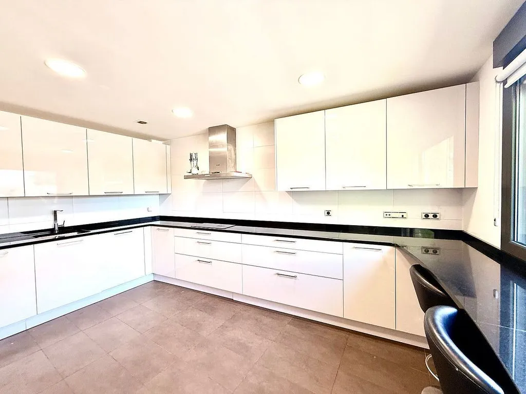 Kitchen - Terraced Semi-Detached House in Aranguren