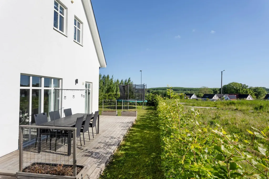 Terrass - Modern Villa with Pool in Svedala