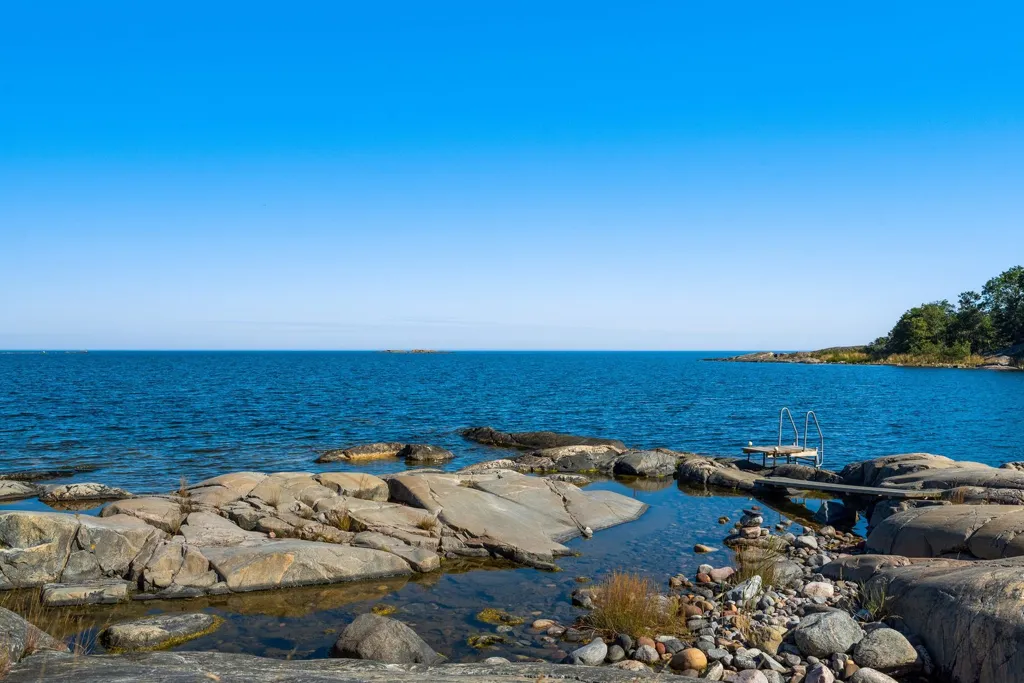 Jardin - Large Plot with Sea Access in Utanå