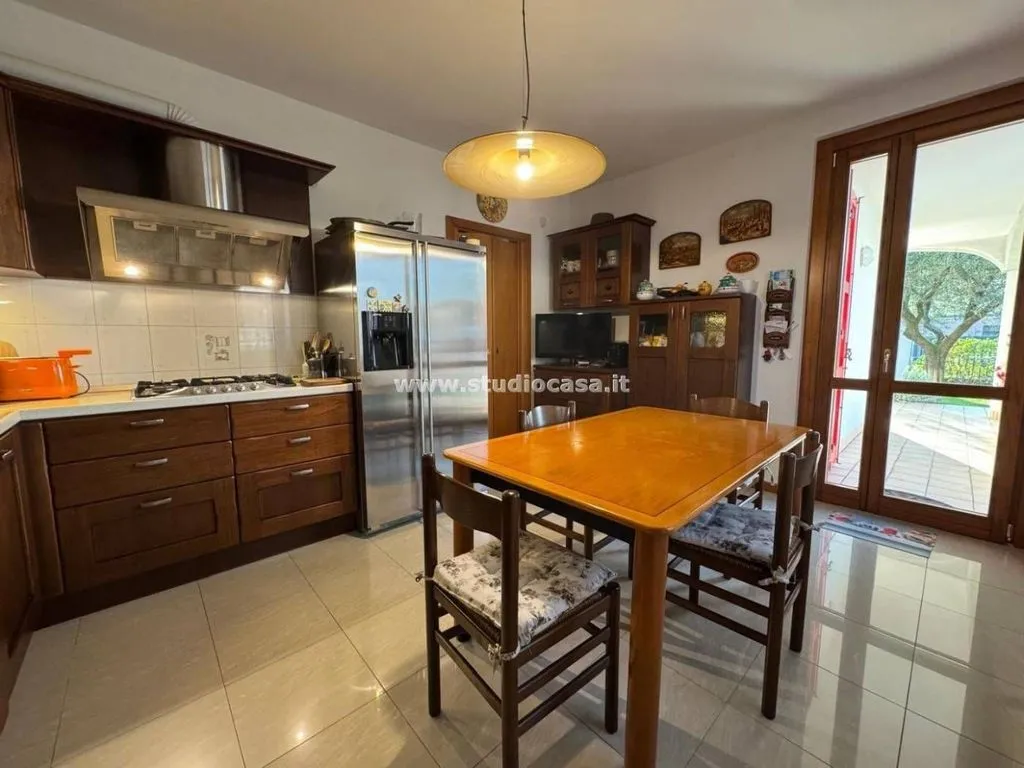 Köök - Luxury Villa with Private Garden in Mapello