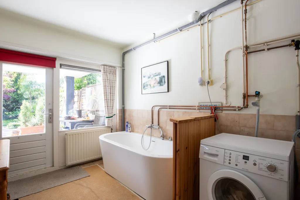 Vannitoad - Two-Storey House with Souterrain in Aalsmeer