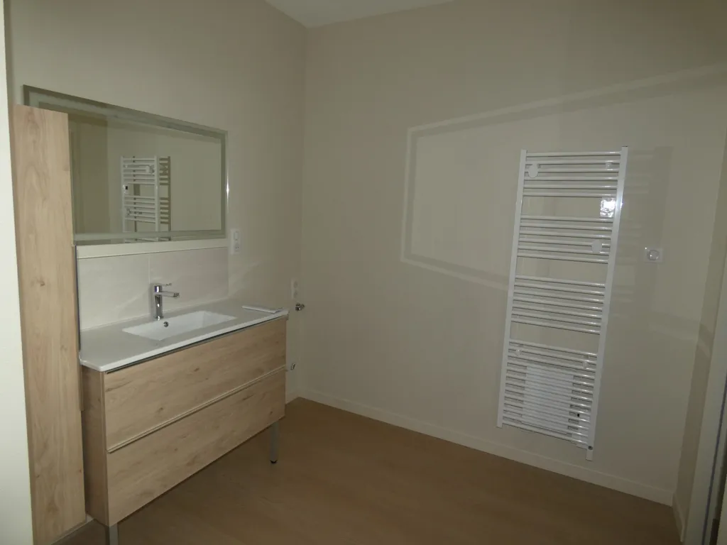 Bathrooms - Renovated 3-Bedroom Apartment in Beaune
