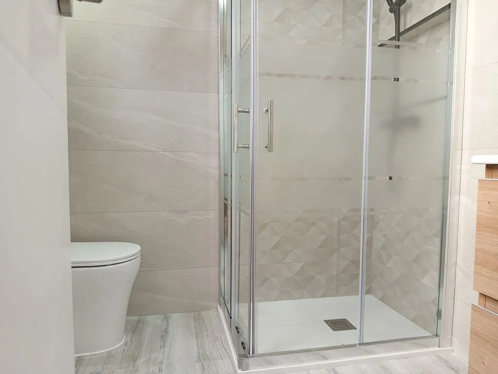 Salles de bain - Modernised 1-Bed Flat with Balcony in Trafalgar