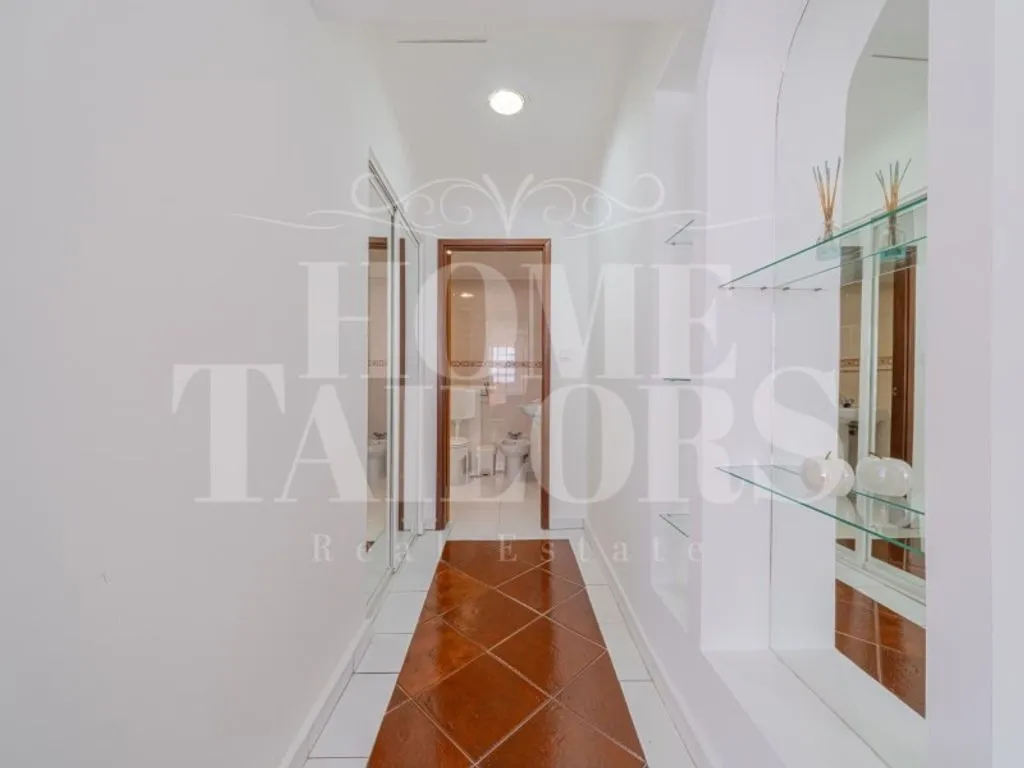 Entrée - Luxury Apartment Complex in Lisbon