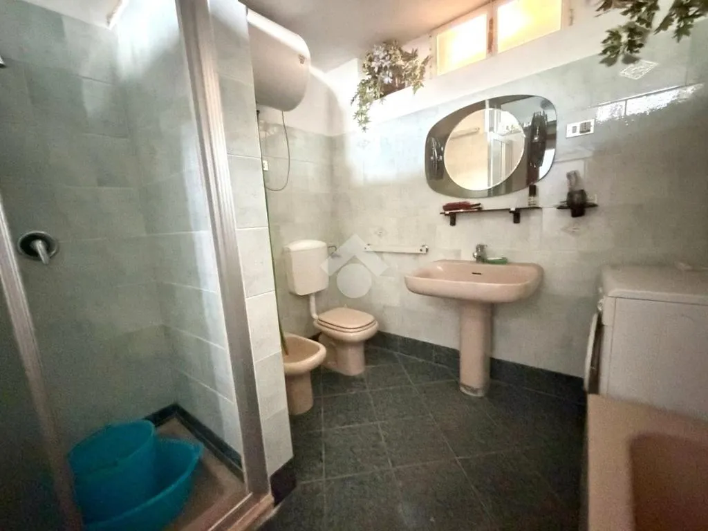 Bathrooms - Historic Semidetached House with Balconies in Urida