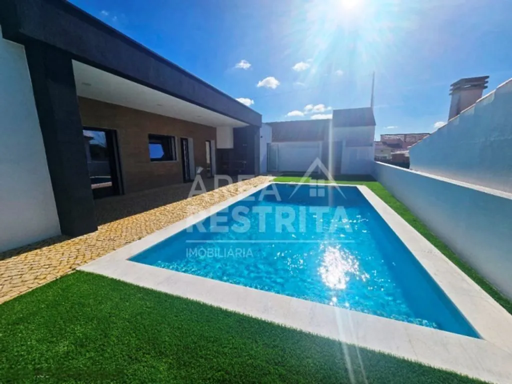 Bassein - Luxury Detached House with Pool in Setúbal