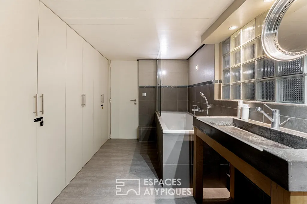 Salles de bain - Loft Industriel au Cœur de la Rue Martel