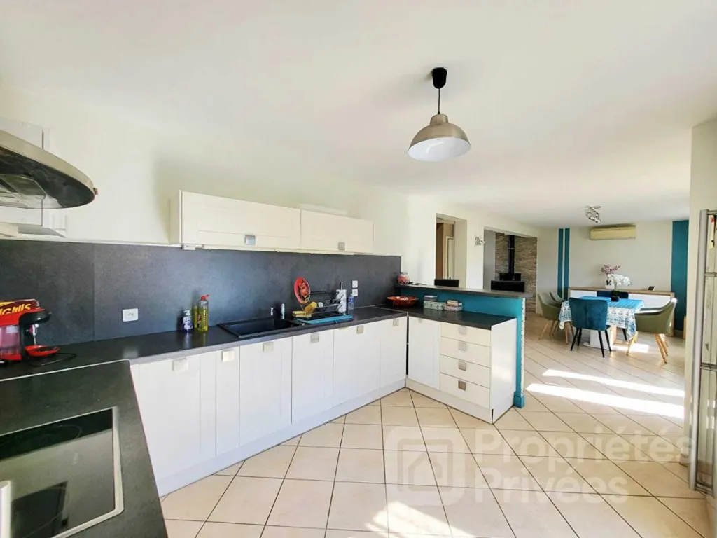 Cuisine - Maison Moderne avec Jardin à Sermaises