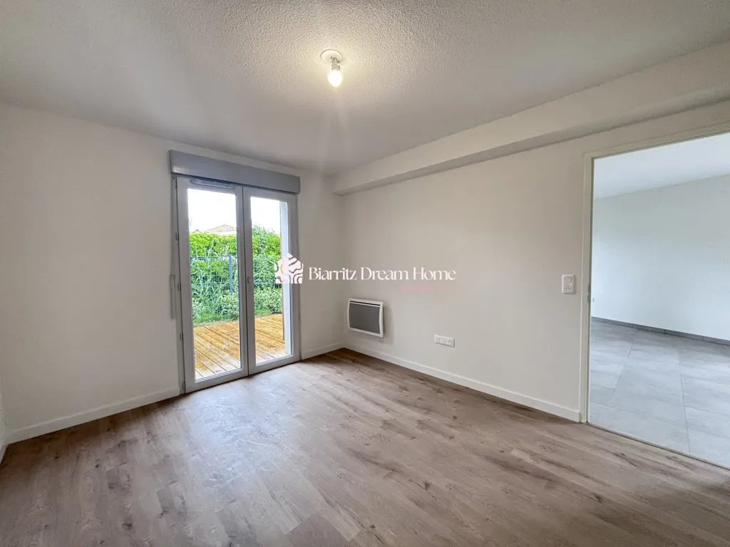 Schlafzimmer - 2-Bedroom Apartment with Private Garden in Messanges
