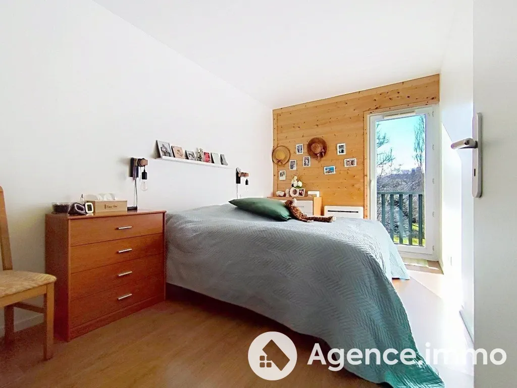 Magamistoad - Spacious 3-Bedroom Apartment with Balcony in Urrugne