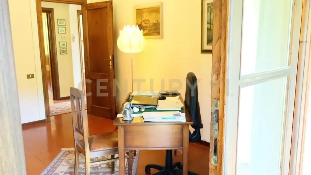 Bureau - Villa with Garden and Terrace in Pescaglia