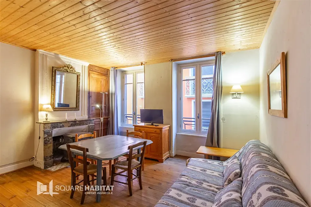 Living Room - Charming 2-Bedroom Apartment in Cauterets