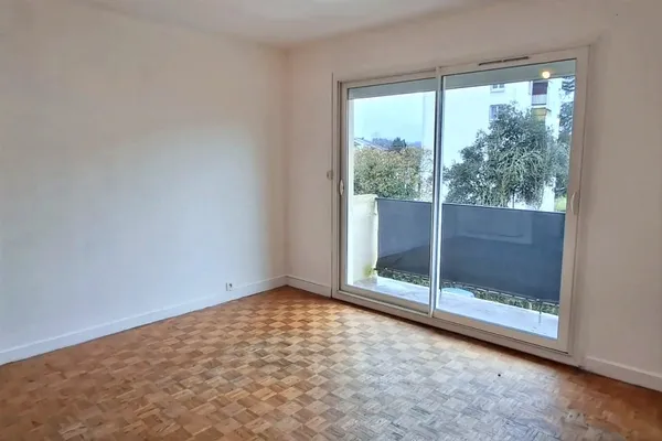 Toad - T3 Apartment with Balconies in Billère