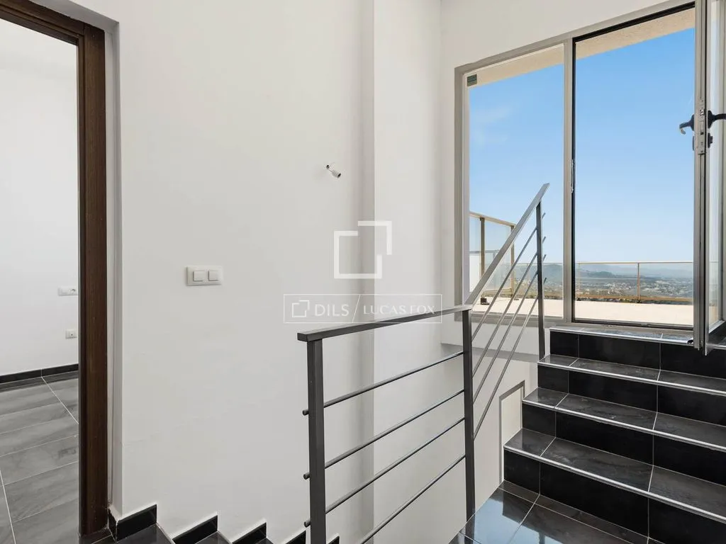 Toad - Contemporary Villa with Pool in Calpe
