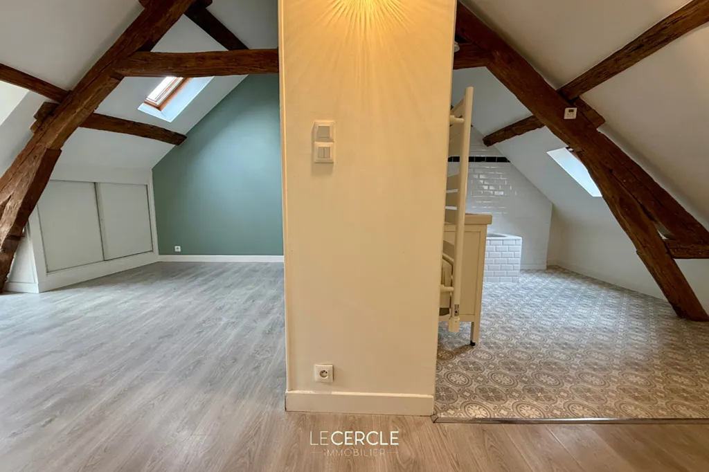 Toad - City Centre House with Three Levels in Senlis