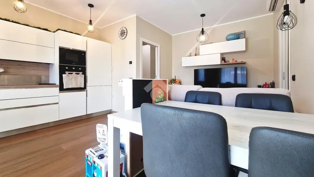 Modern Apartment with West Terrace in Muggiò