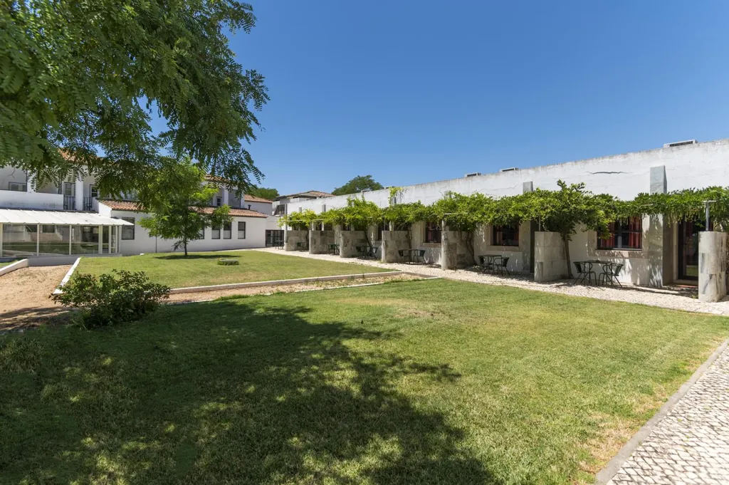 Aed - Farm with Antique Style Accommodations in Elvas