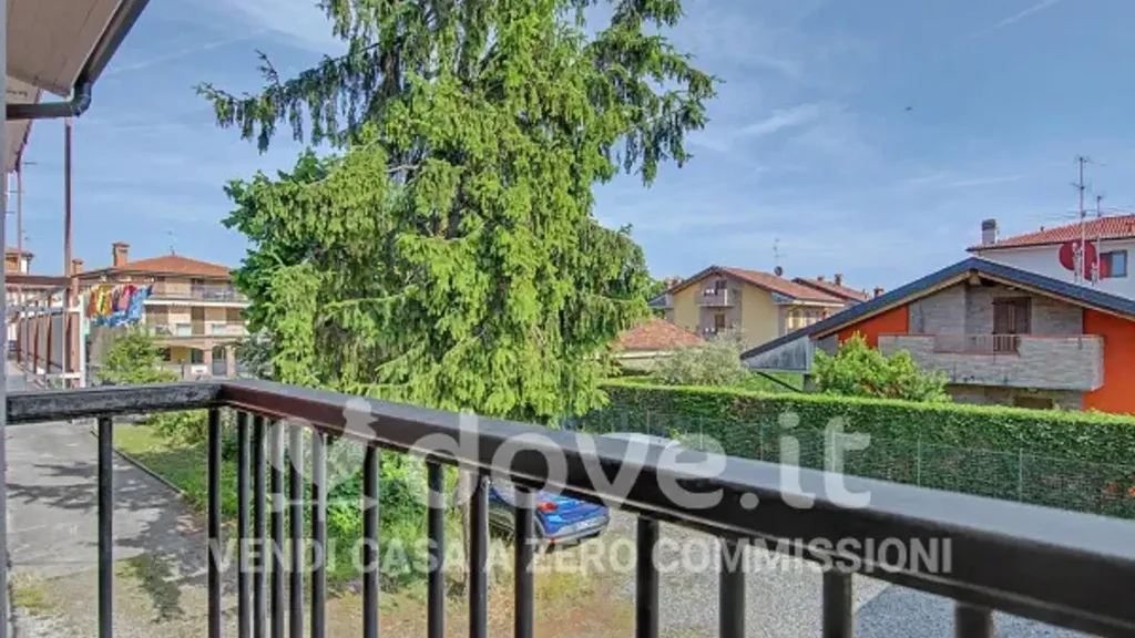 Rõdu - Rustic-Style Flat with Terrace in Bonate Sopra