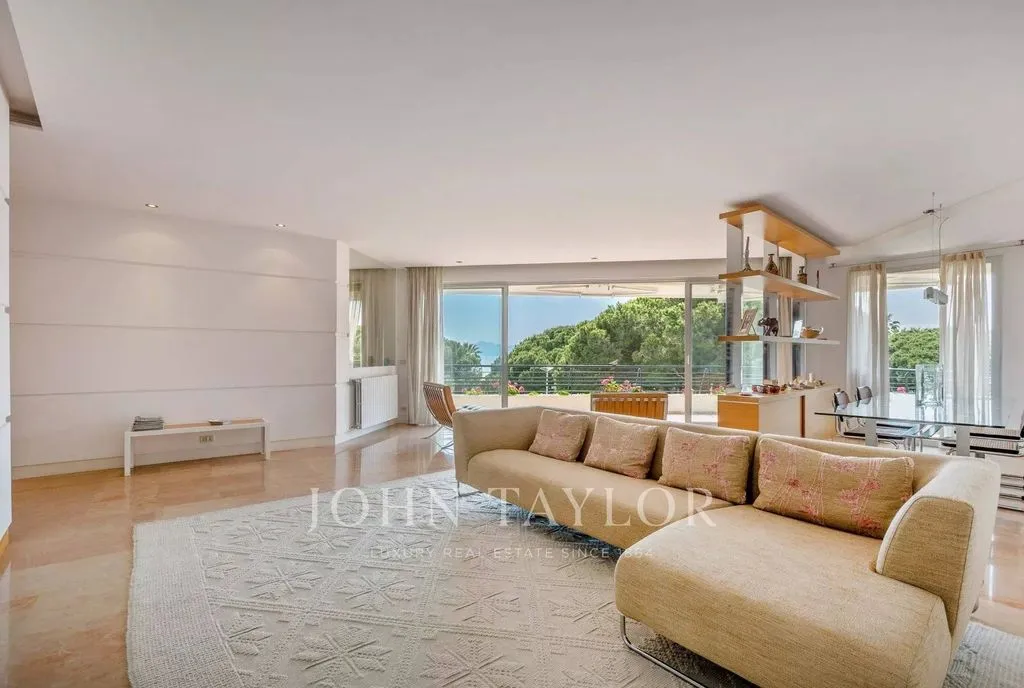 Séjour - Appartement Luxueux avec Vue Mer sur la Croisette à Cannes
