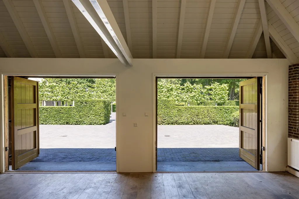 Garage - Rietgedekt Landhuis with Pool in Hierden