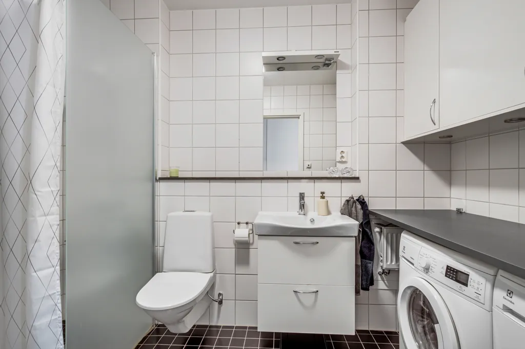 Vannitoad - Apartment with South-West Balcony in Tuve