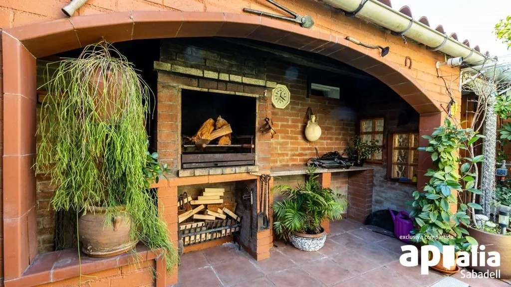 Terrasse - Luxury Villa with Garden in Terrassa