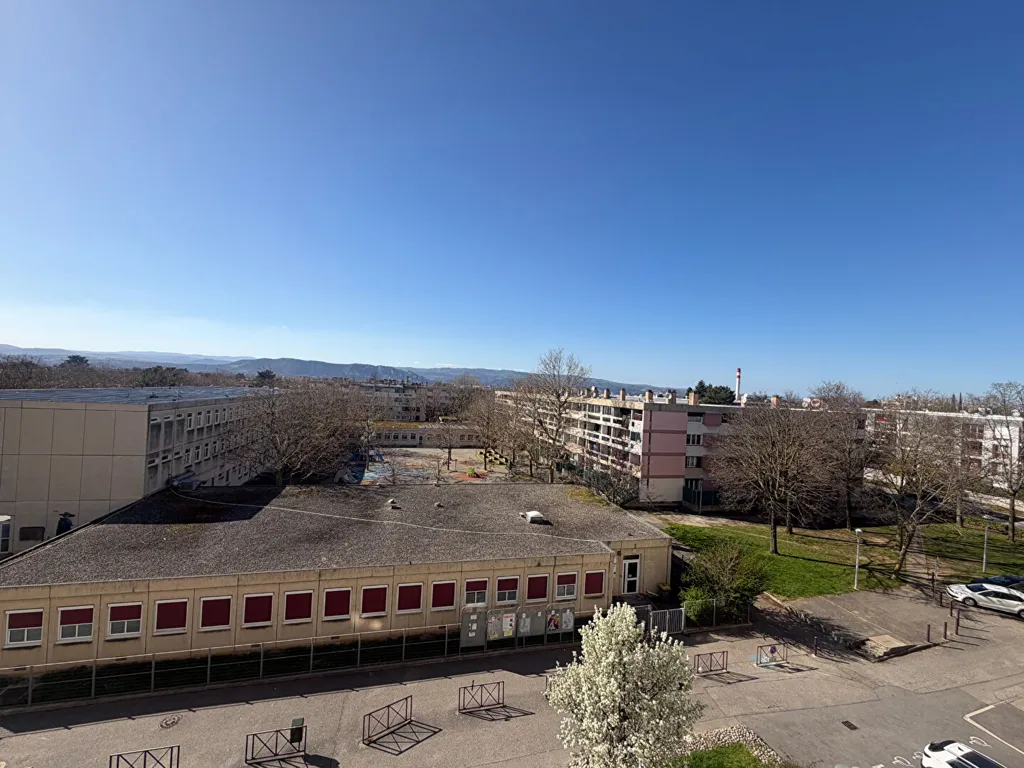 Balcon - Appartement T5 avec Balcons et Garage à Valence
