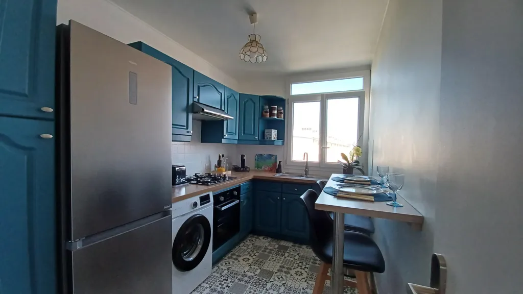 Köök - Renovated Flat with Balcony in Drancy Centre