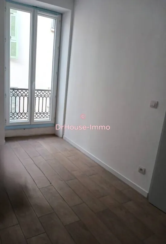 Pièces - Appartement Rénové avec Luminosité à Nice