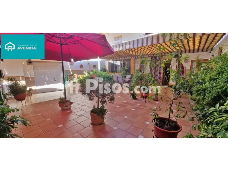 Terrasse - Three-Bedroom House with Private Garden in Central District