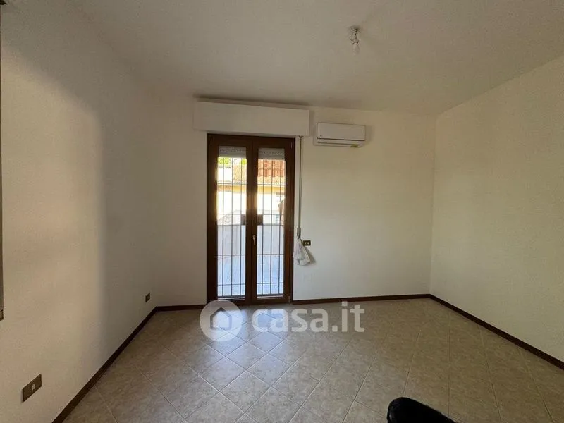 Stanze - Three-Bedroom Apartment with Terrace in Cremona