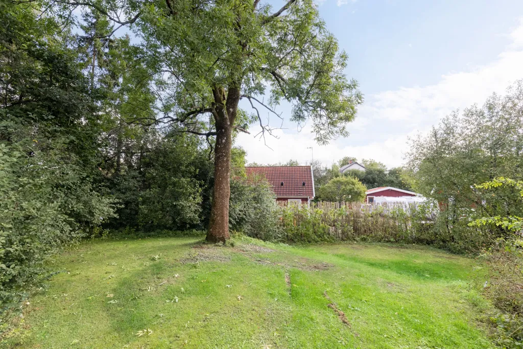 Aed - Freehold Plot with Building Potential in Skyttorp