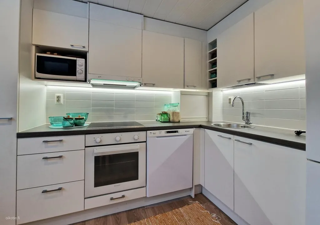 Köök - Renovated Studio with Saimaa View in Kahilanniemi