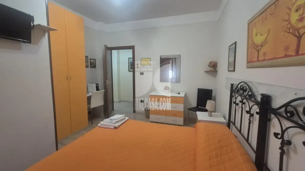 Magamistoad - Fully Furnished Apartment with Balcony in Crotone