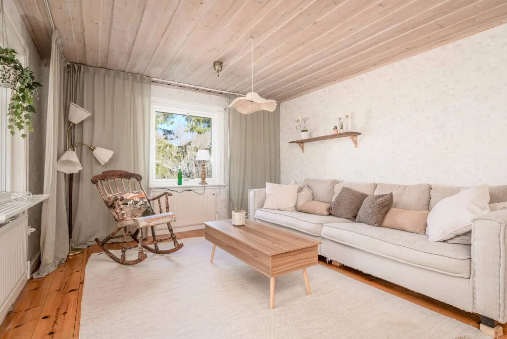 Elutuba - Charming Villa by the Stream in Björkom