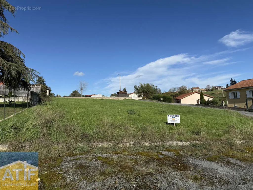 Giardino - Constructible Plot with View in St Paul de Vezelin