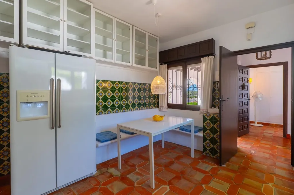 Cuisine - Mediterranean Villa with Pool in Pla del Mar