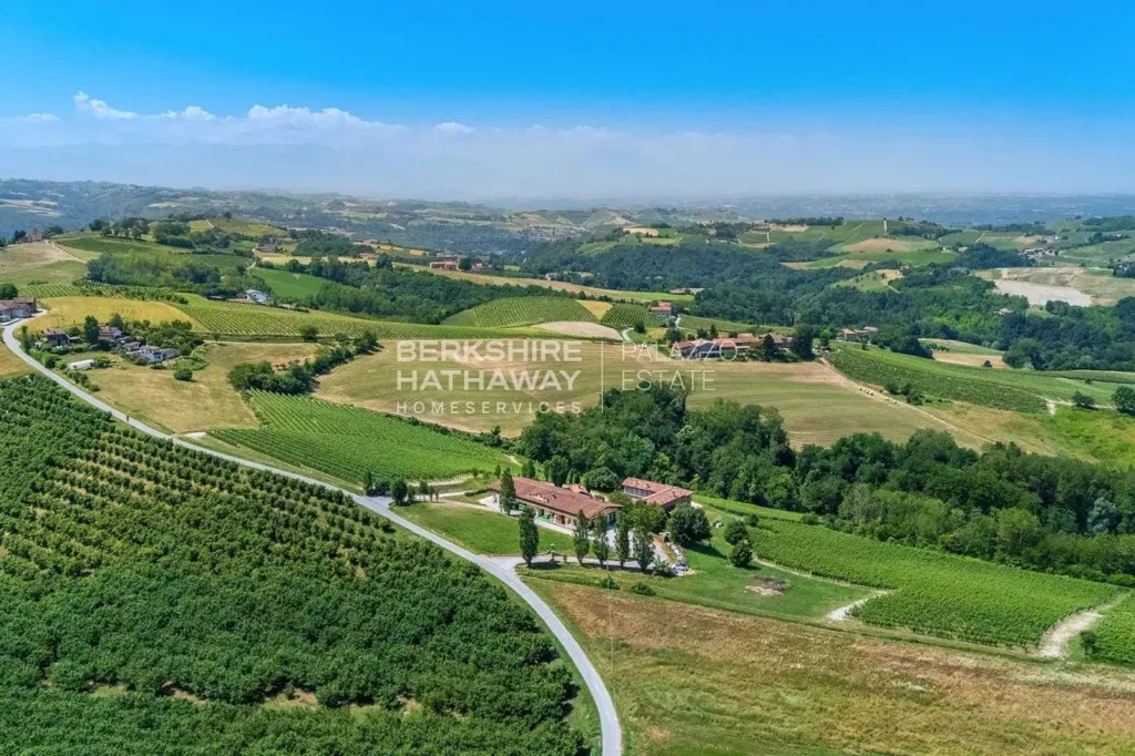 Õhuvaade - Casale with Pool in Monforte d'Alba