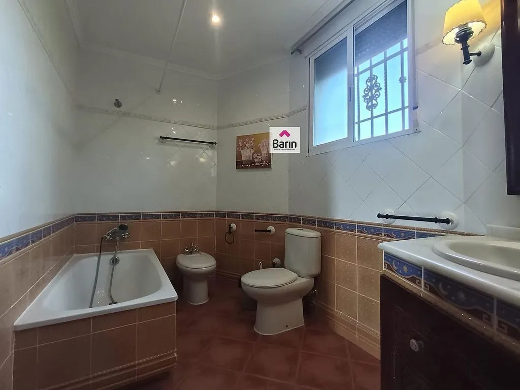 Salles de bain - Spacious Chalet with Pool in Cerro Muriano