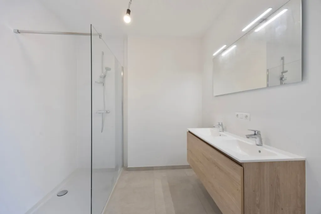 Vannitoad - Newly Built Apartment with Terrace in Borgloon