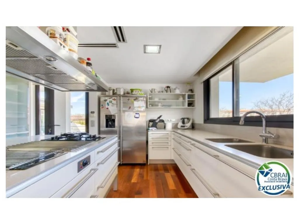 Cuisine - Spacious Villa with South Orientation in Llançà