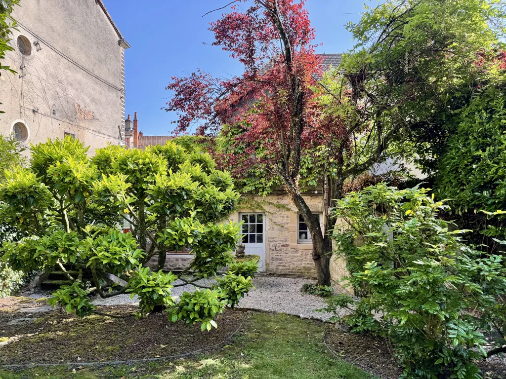 Giardino - Architect-Designed House in Chauffailles Town Centre